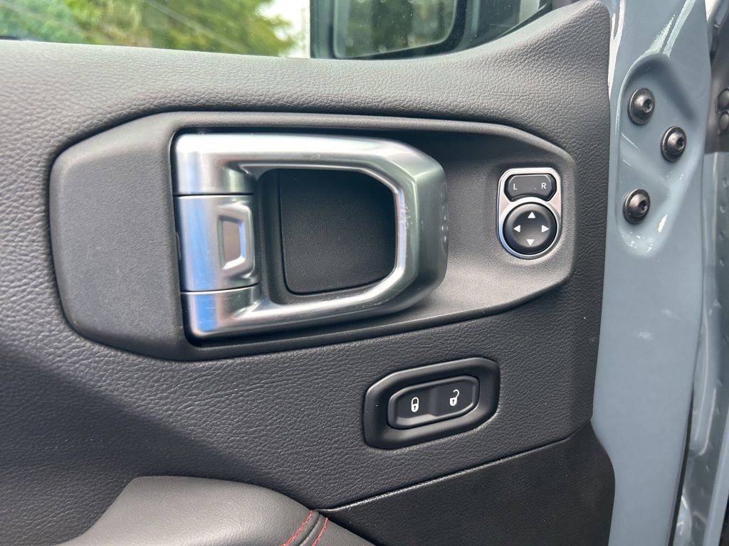 2025 Jeep Wrangler Rubicon photo 34