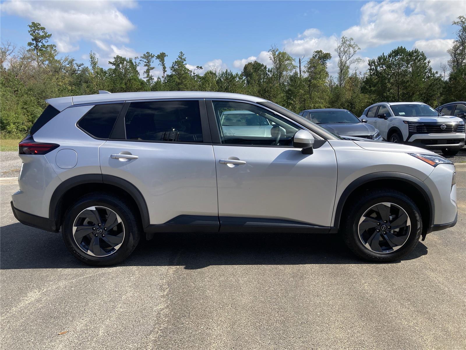 2024 Nissan Rogue SV photo 8