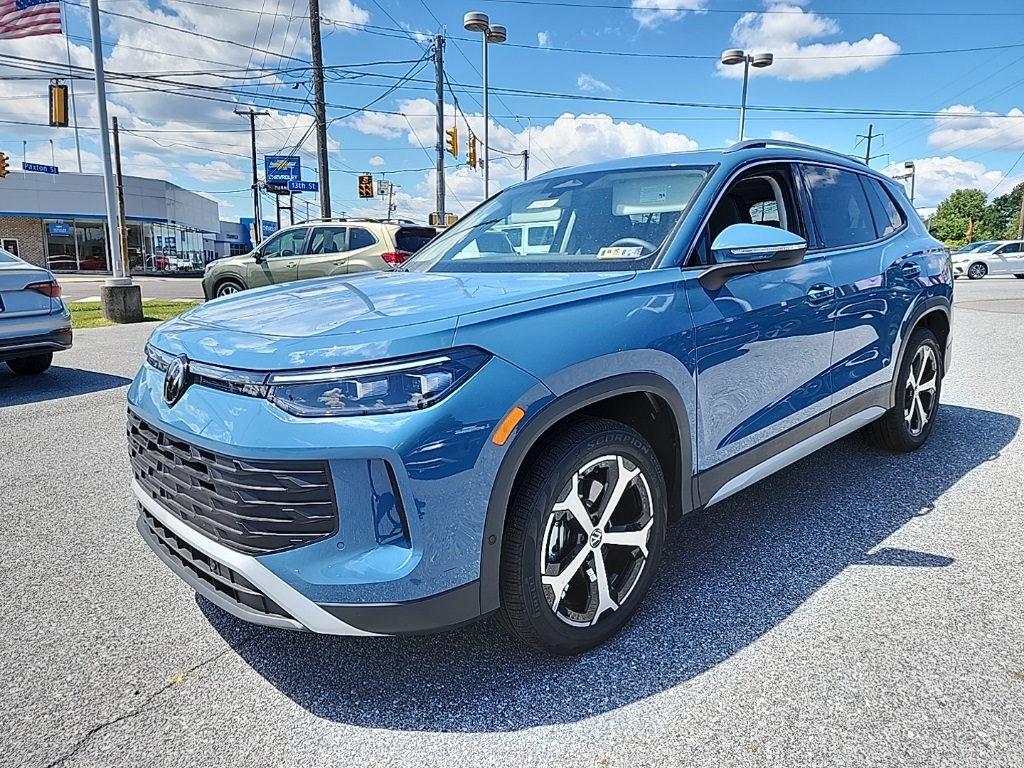 2025 Volkswagen Tiguan SE's photo