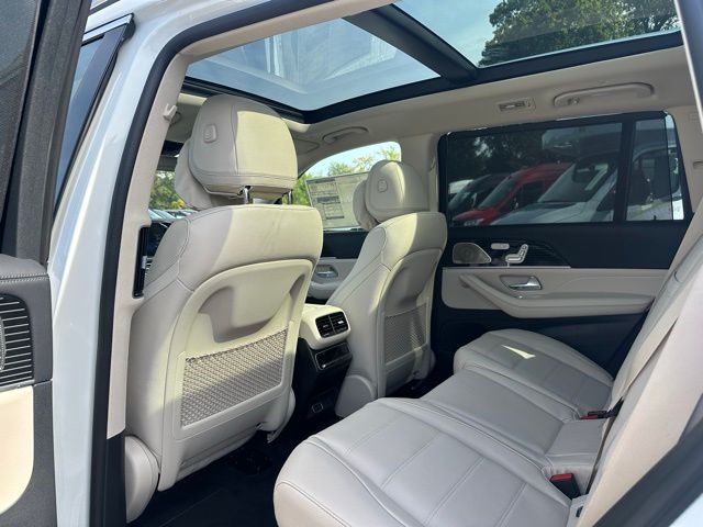 2026 Mercedes Benz GLS 450 4MATIC photo 19