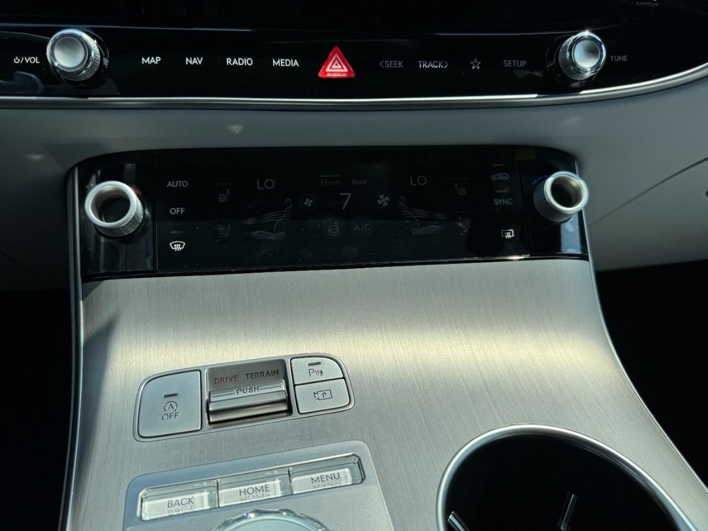 2026 Genesis GV70 2.5T Advanced photo 13