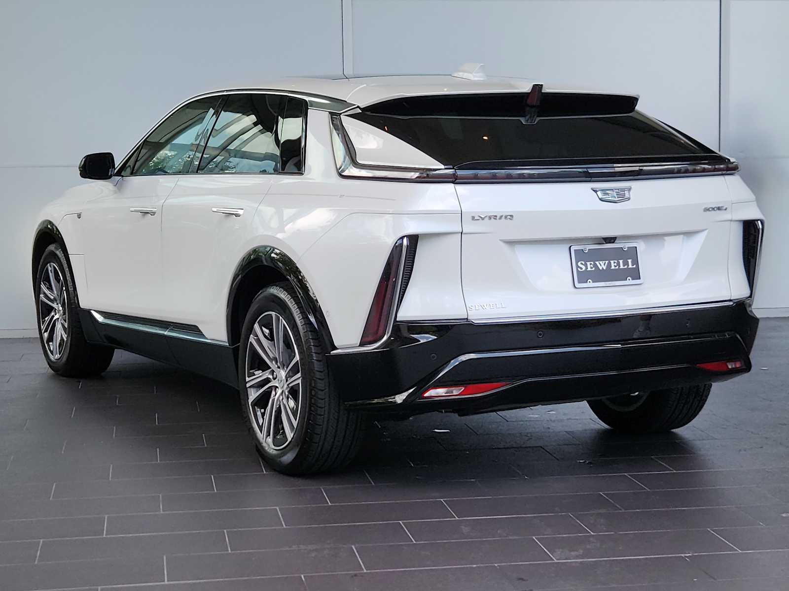 2025 Cadillac Lyriq Luxury photo 4