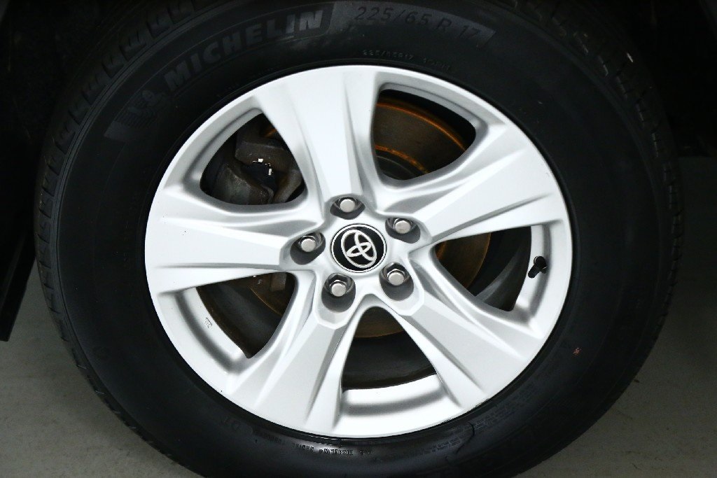 2021 Toyota RAV4 XLE photo 36