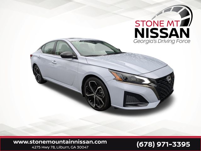 2025 Nissan Altima SR's photo