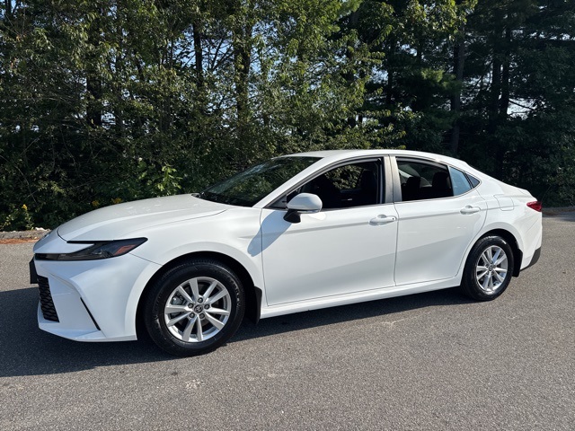 2025 Toyota Camry LE photo 7