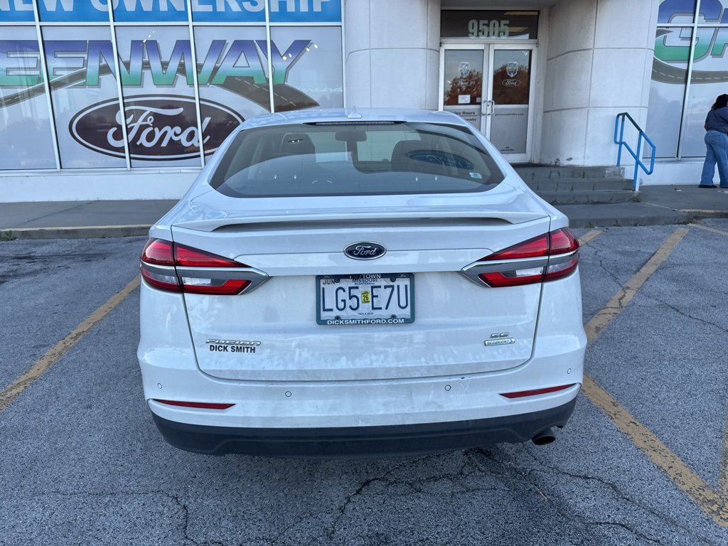 2019 Ford Fusion SE photo 4