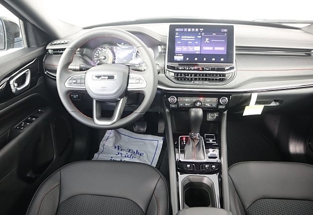 2025 Jeep Compass Trailhawk photo 7