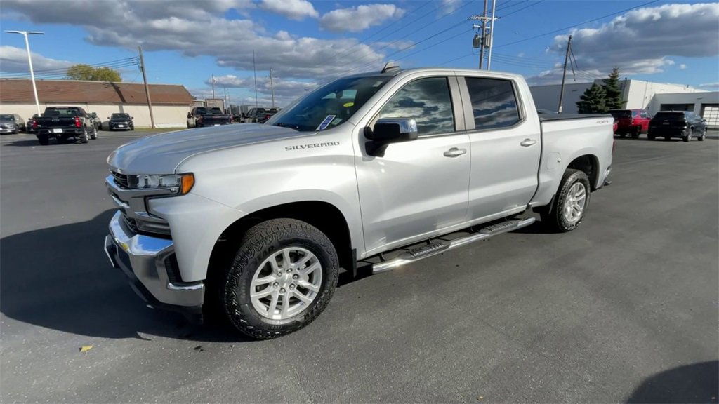 2021 Chevrolet Silverado LT photo 4