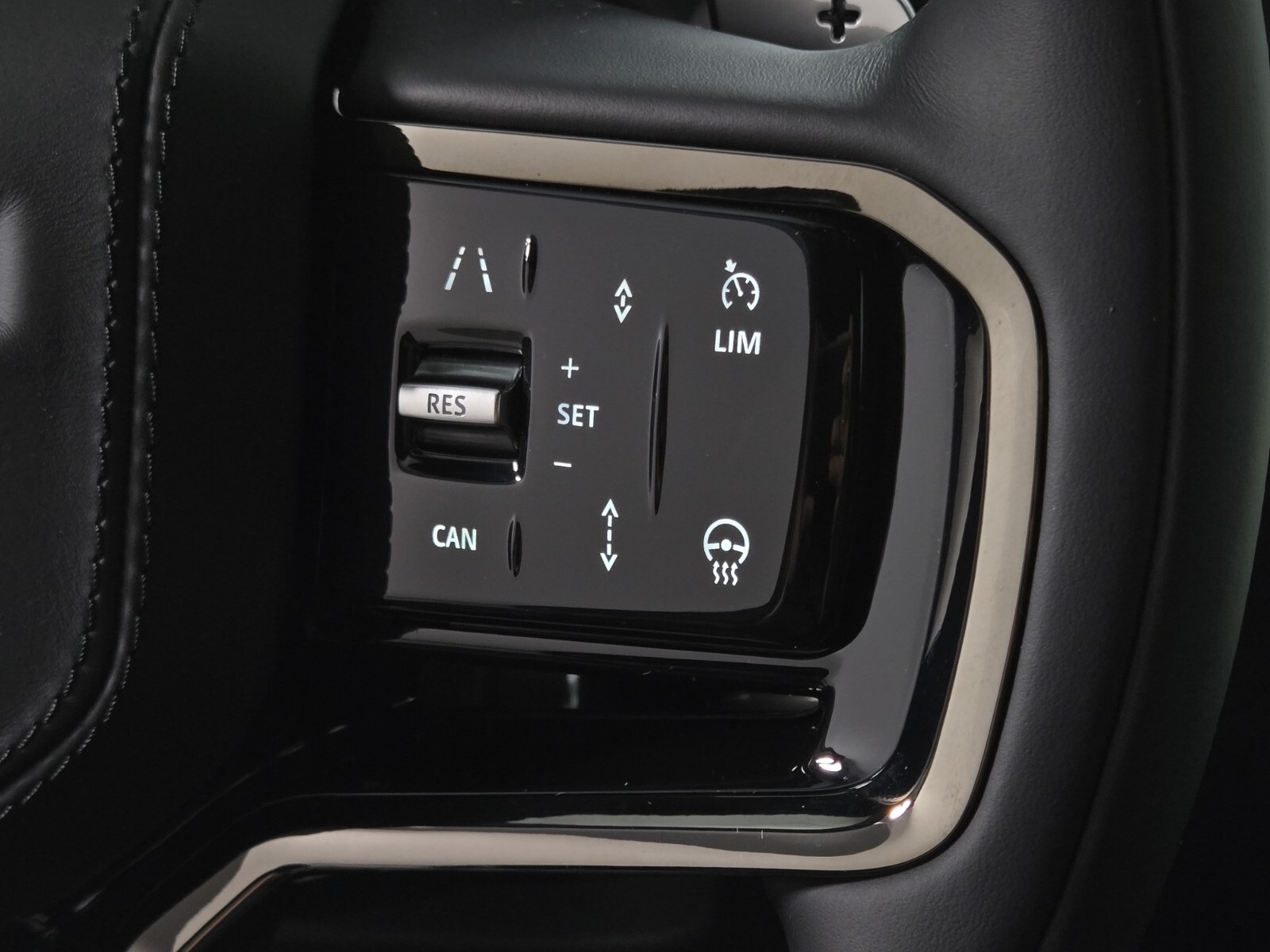 2026 Land Rover Range Rover Velar Velar P250 S photo 23