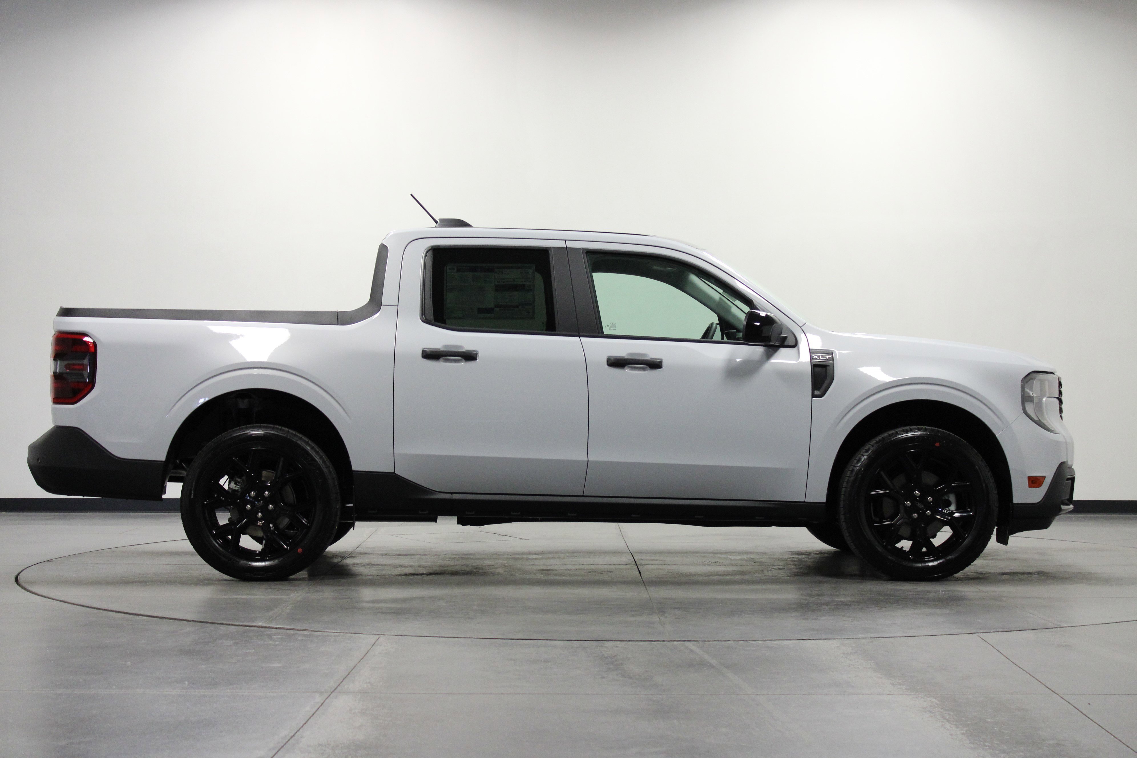 2025 Ford Maverick XLT photo 2