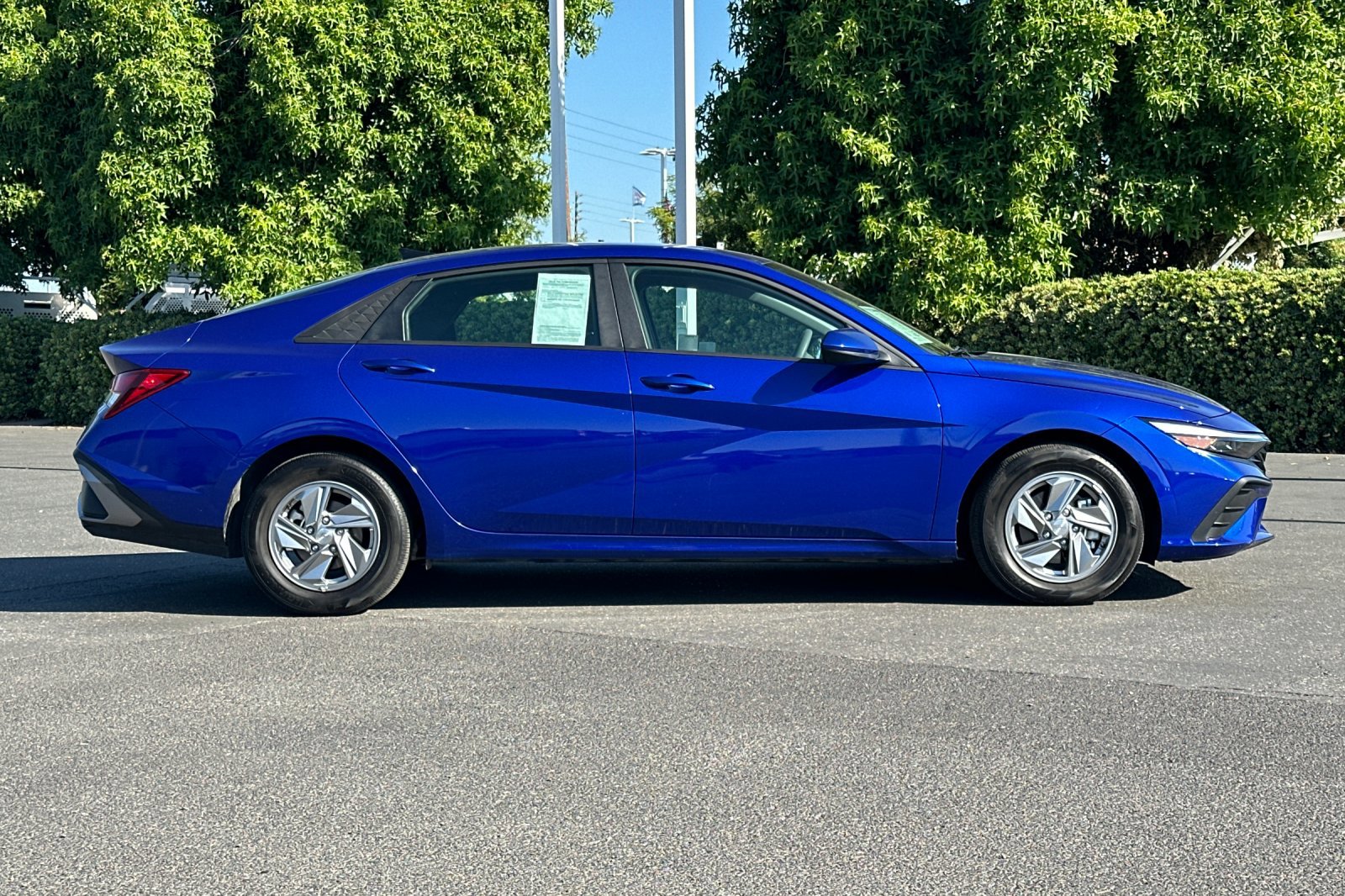 2024 Hyundai Elantra SE photo 2