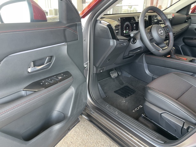 2025 Nissan Kicks SR photo 15