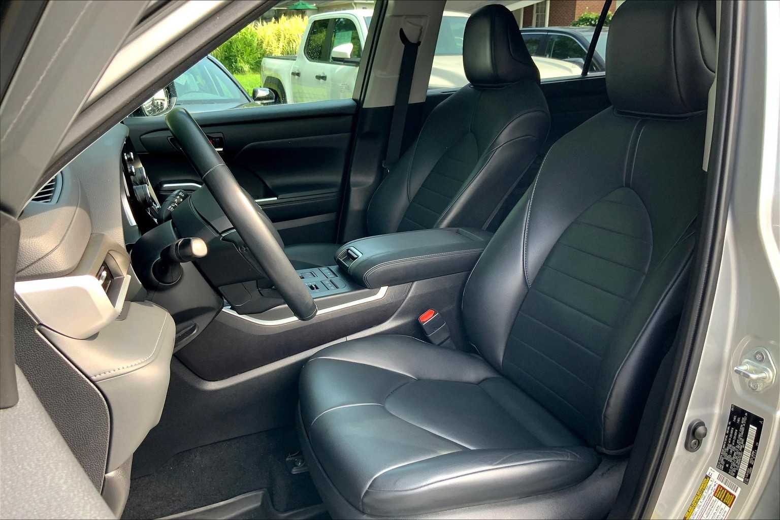 2021 Toyota Highlander XLE photo 7