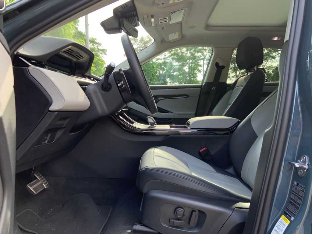 2025 Land Rover Range Rover Evoque Dynamic SE photo 14