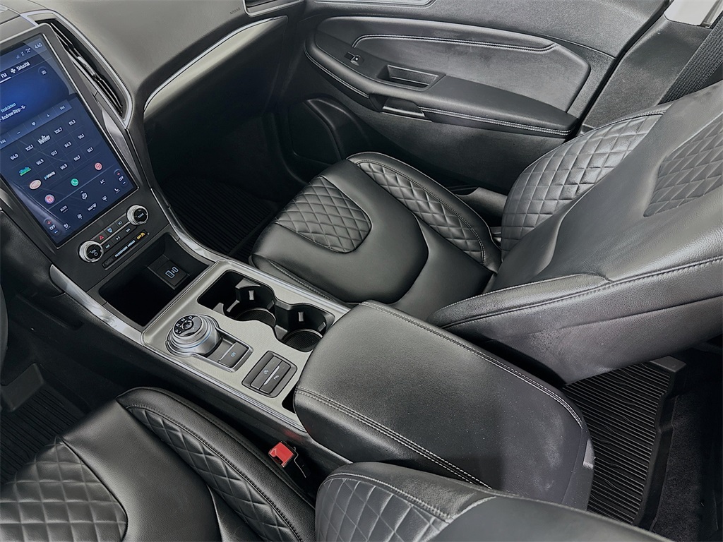 2024 Ford Edge Titanium photo 4
