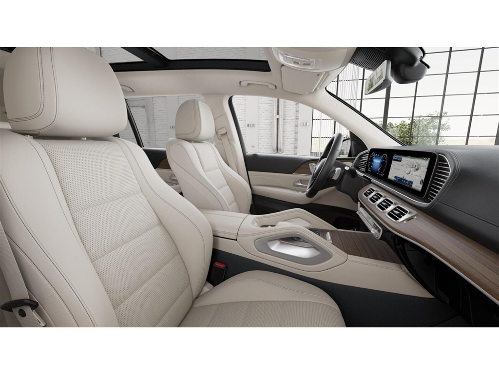 2025 Mercedes Benz GLS 450 4MATIC photo 3