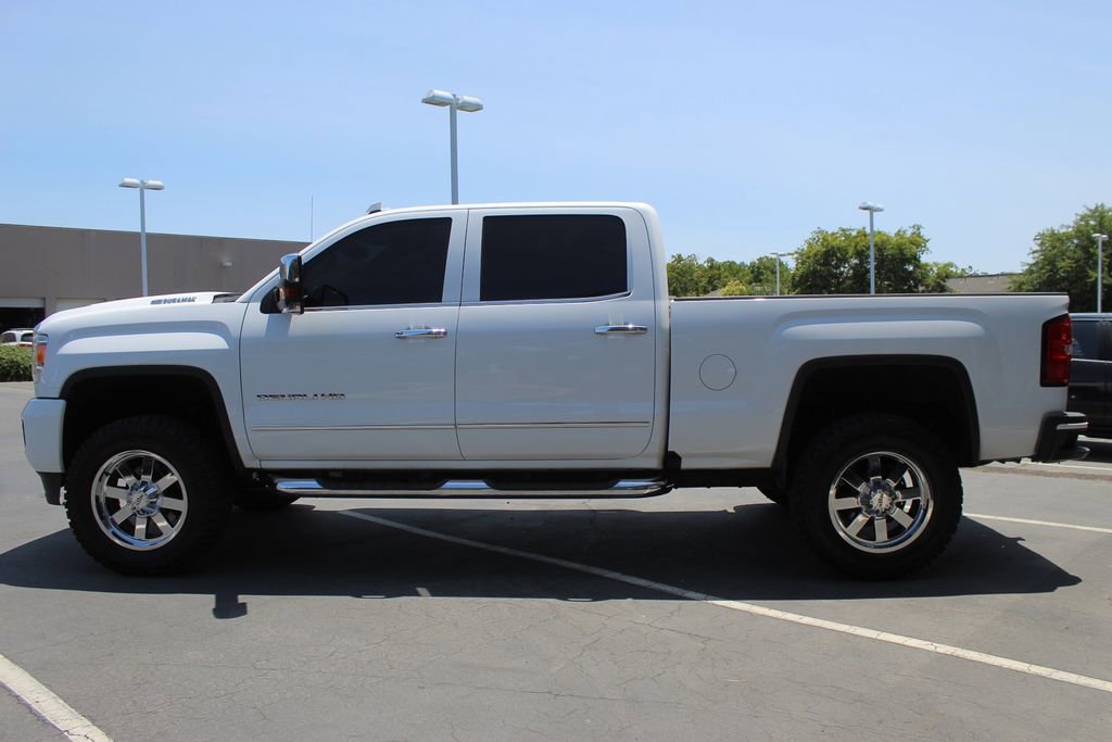 2017 Gmc Sierra 2500 HD Denali photo 9