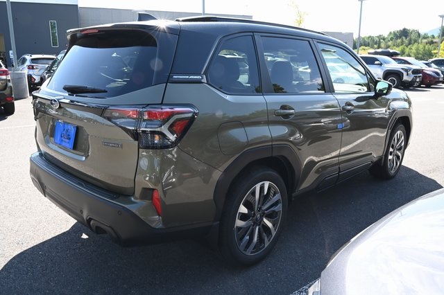 2025 Subaru Forester Touring photo 10