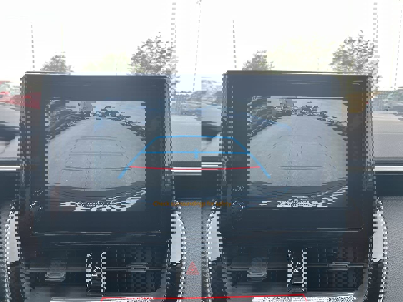 2025 Toyota Corolla LE photo 16