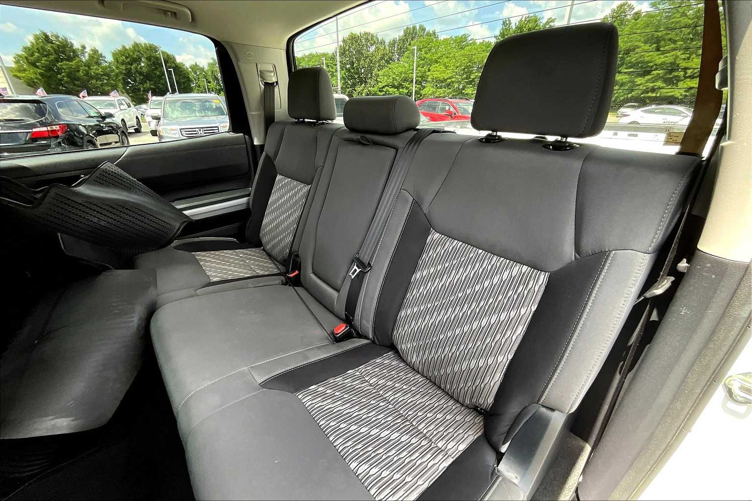 2018 Toyota Tundra SR5 CrewMax photo 17