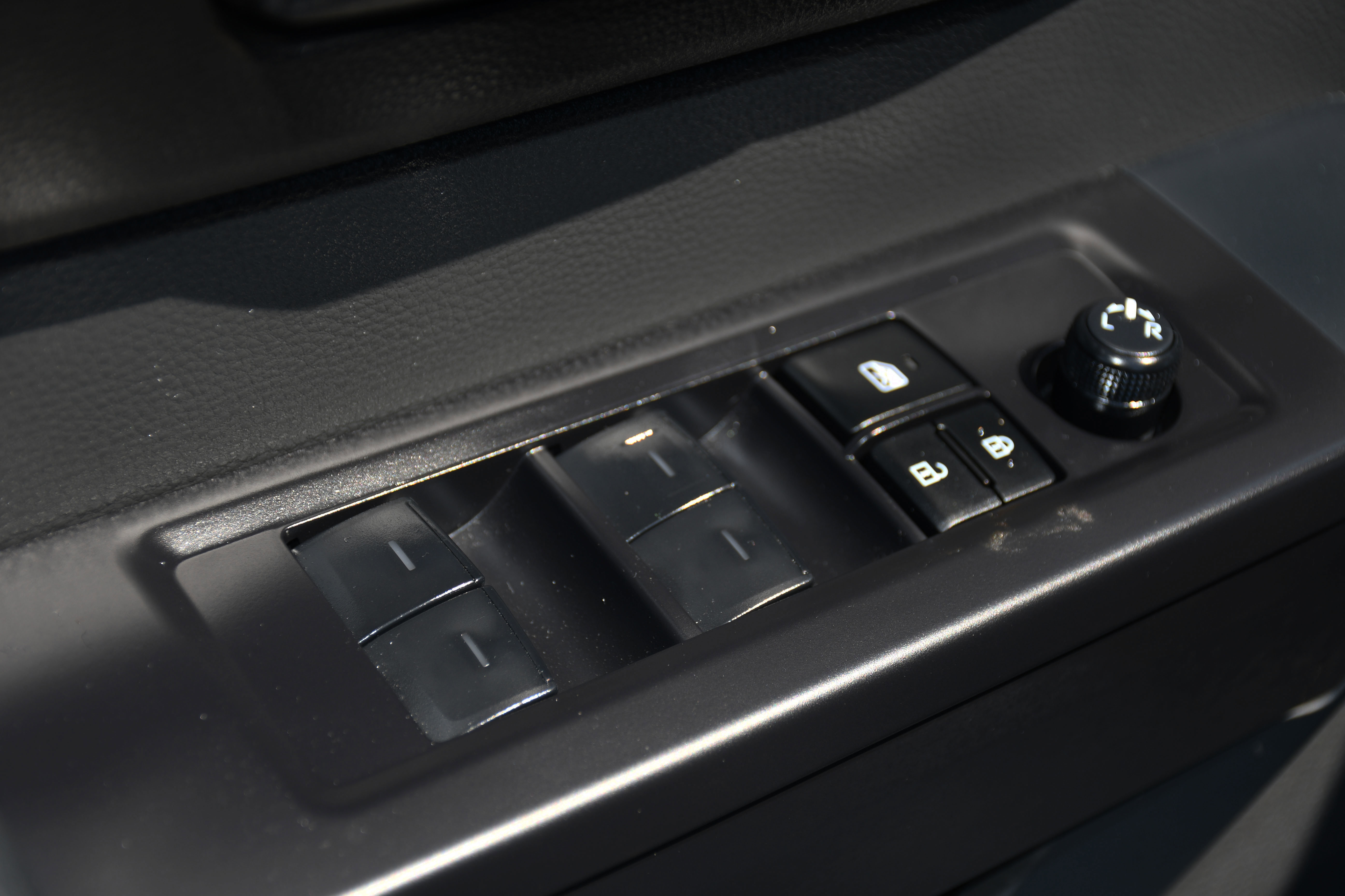 2024 Toyota Tundra SR CrewMax photo 2