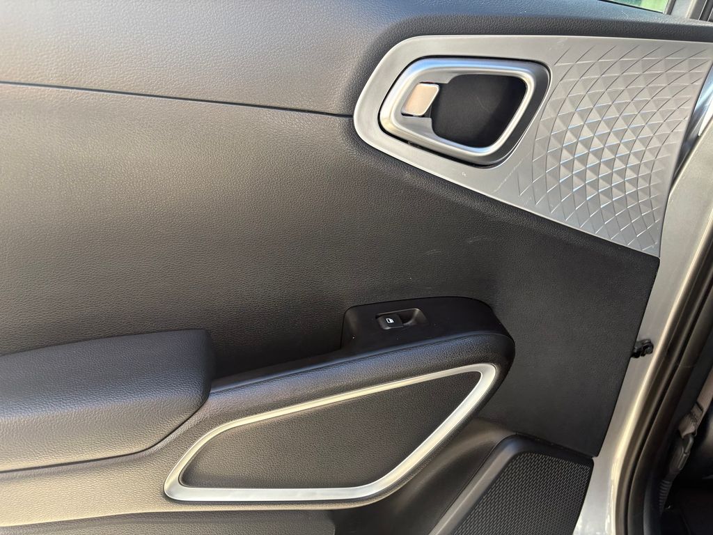 2023 Kia Soul LX photo 27
