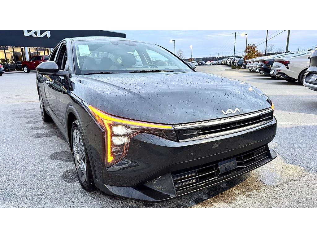 2025 Kia K4 LX's photo