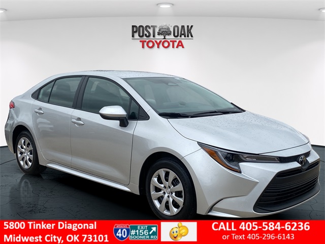 2025 Toyota Corolla LE's photo