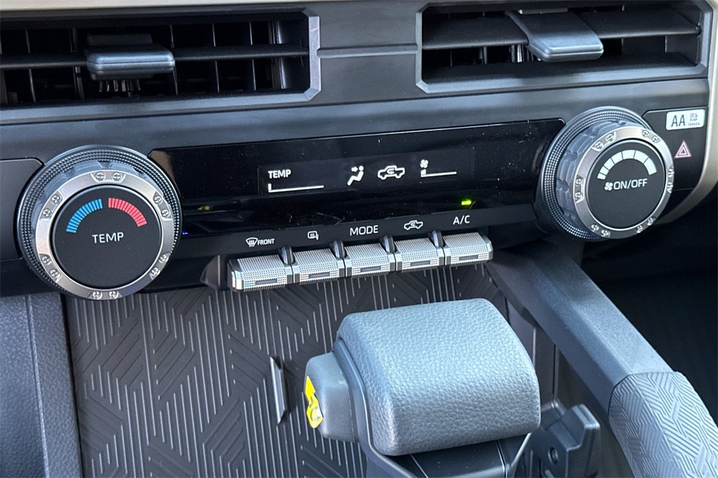 2025 Toyota Tacoma SR5 4x4 Double Cab photo 18