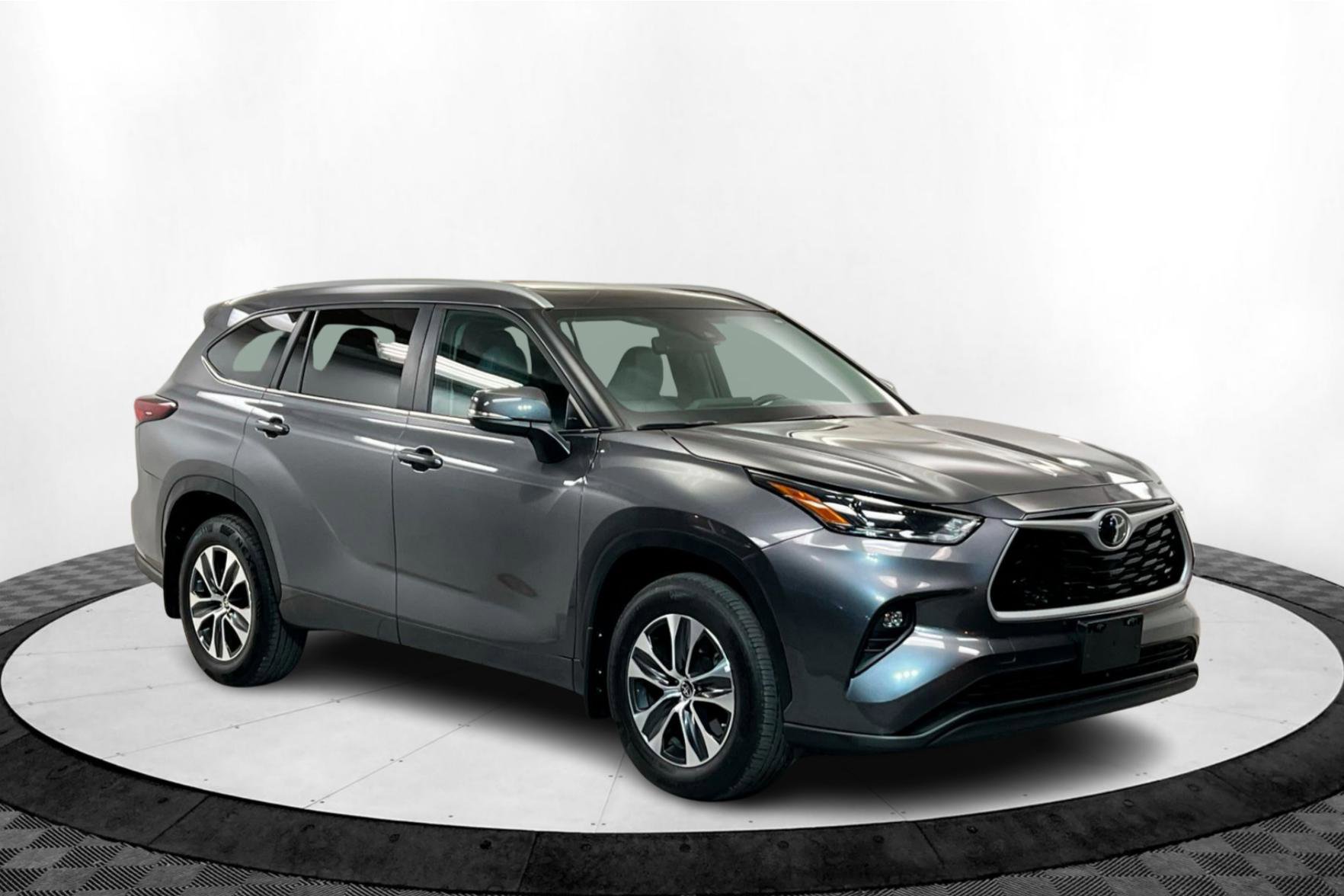 2024 Toyota Highlander XLE photo 7