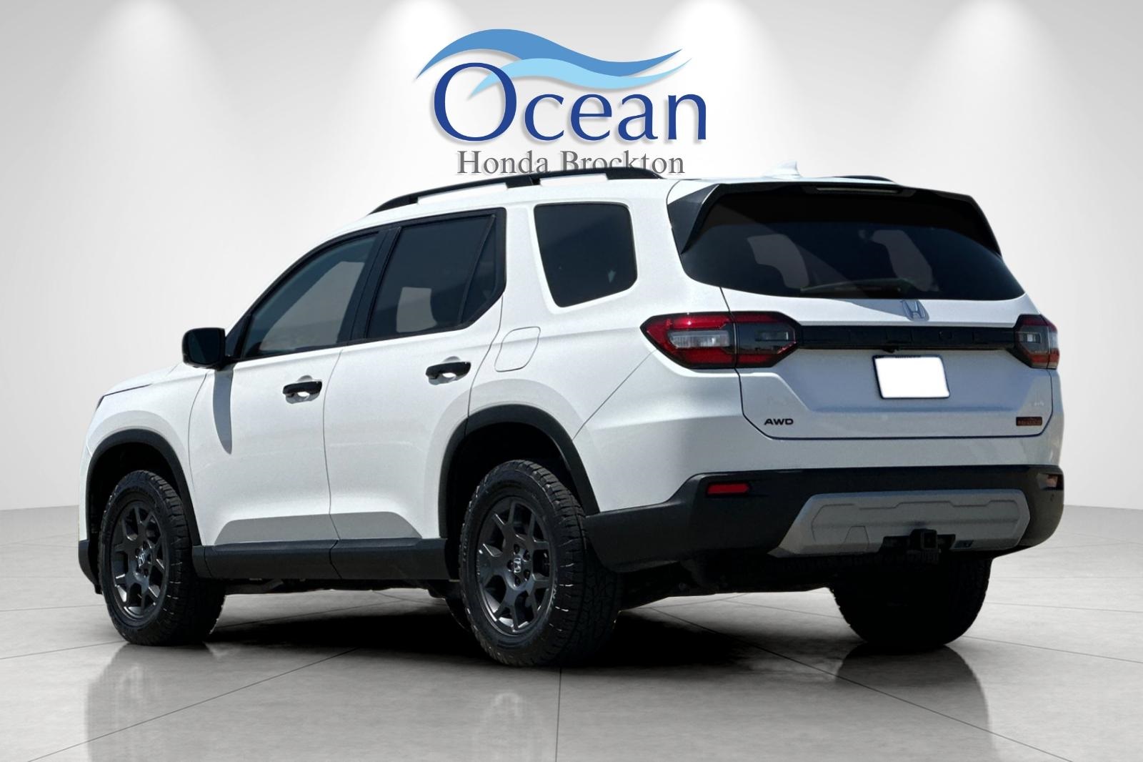 2025 Honda Pilot TrailSport photo 2
