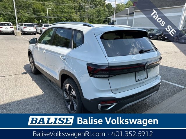 2025 Volkswagen Taos SE photo 2