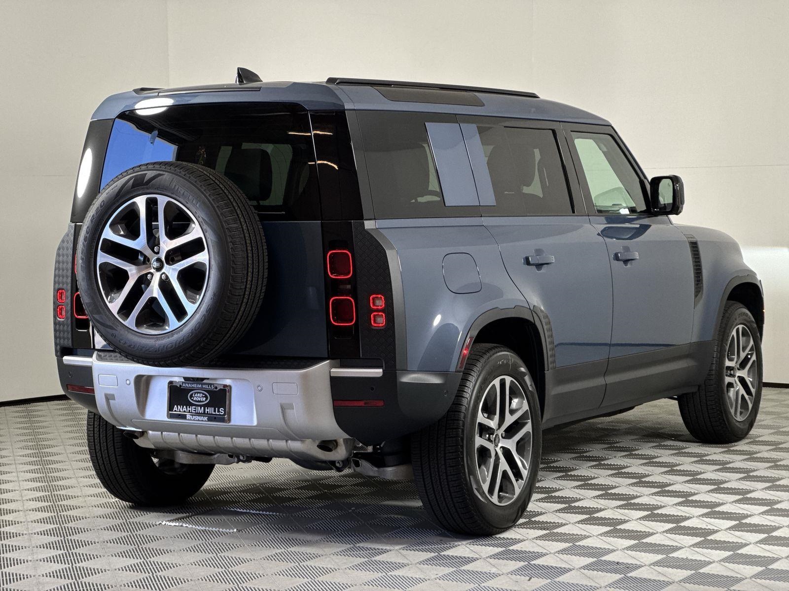2025 Land Rover Defender 110 S photo 5