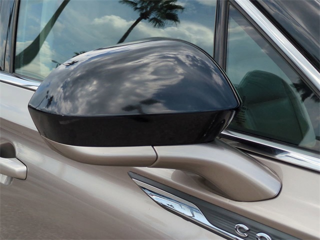 2021 Lincoln Corsair Standard photo 11