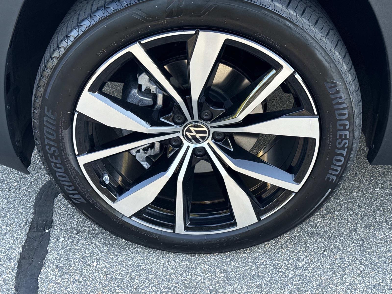 2026 Volkswagen Atlas SEL Premium R-Line photo 2