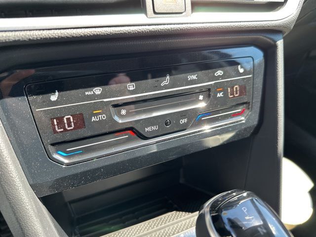 2025 Volkswagen Taos SE photo 15