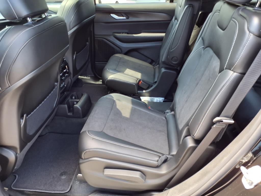 2025 Jeep Grand Cherokee Altitude X photo 4
