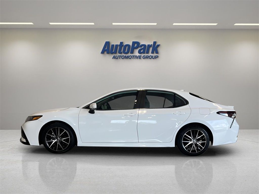 2023 Toyota Camry SE photo 4