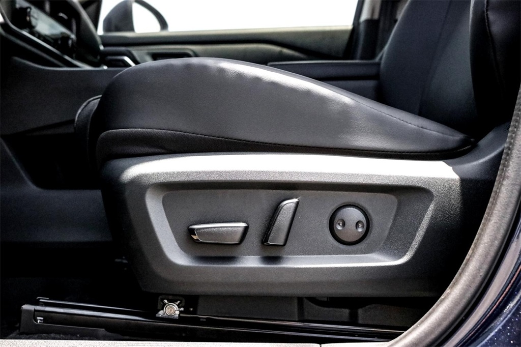 2025 Nissan Rogue SV photo 9