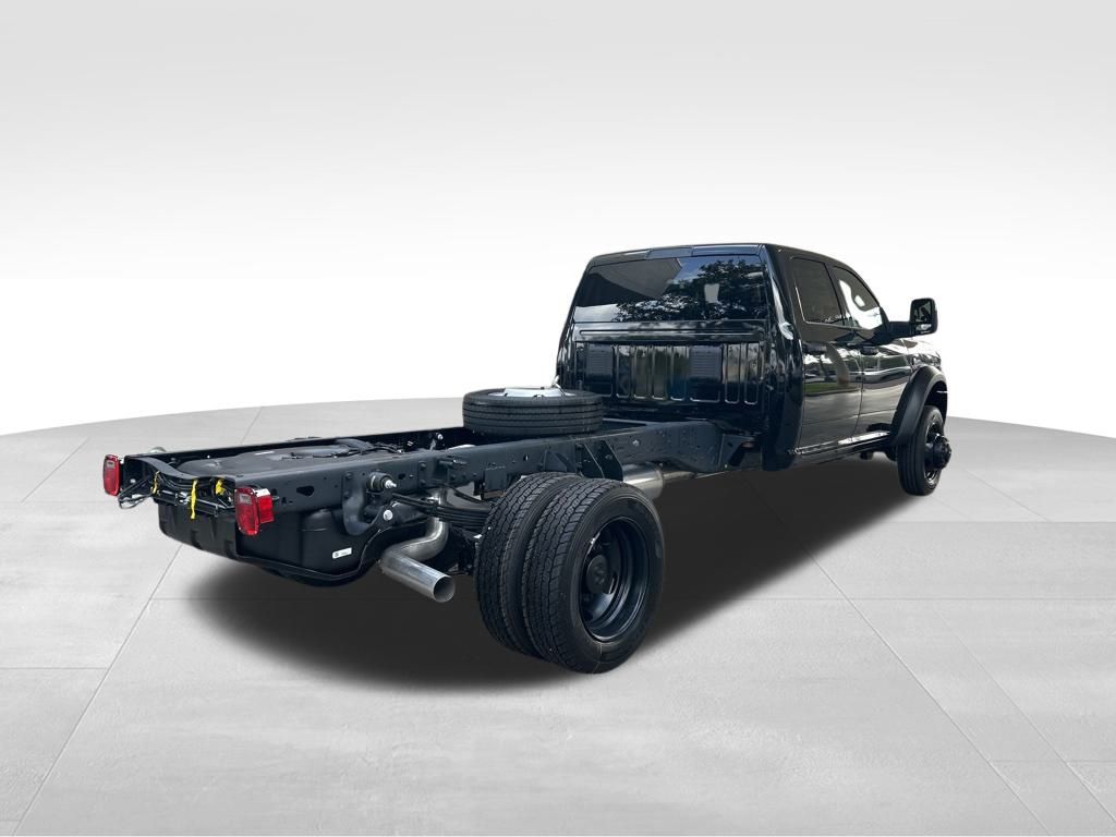 2025 Ram 4500 Tradesman photo 3