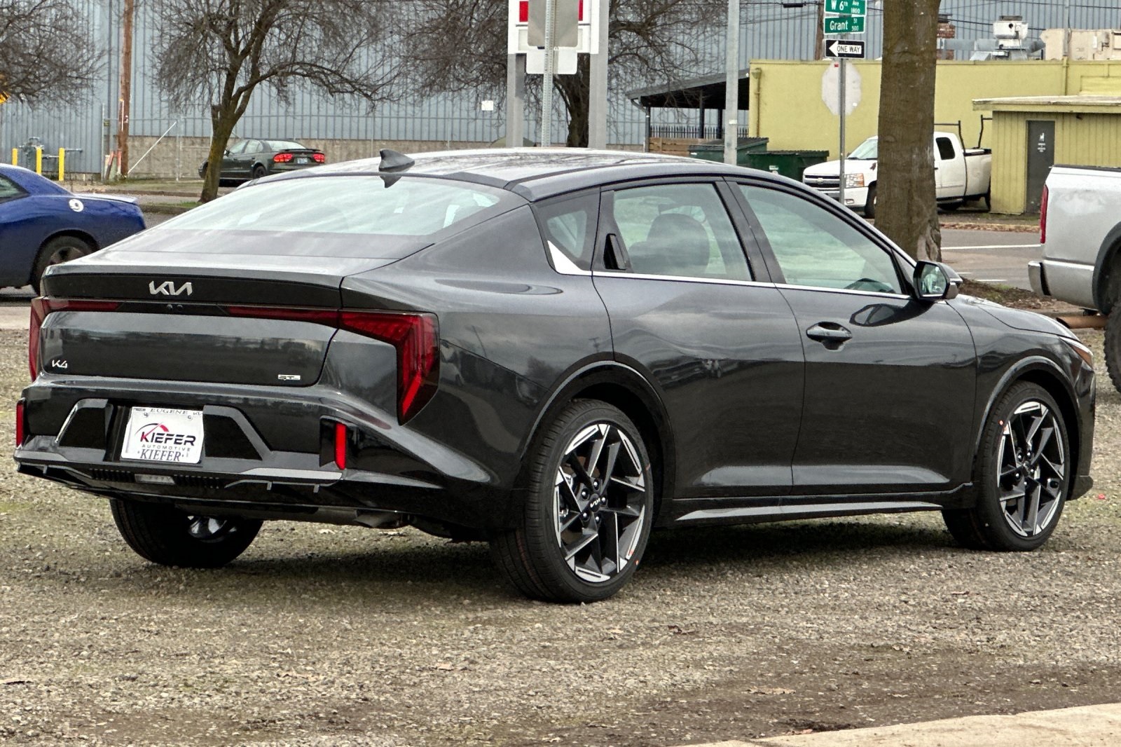 2025 Kia K4 GT-Line photo 3