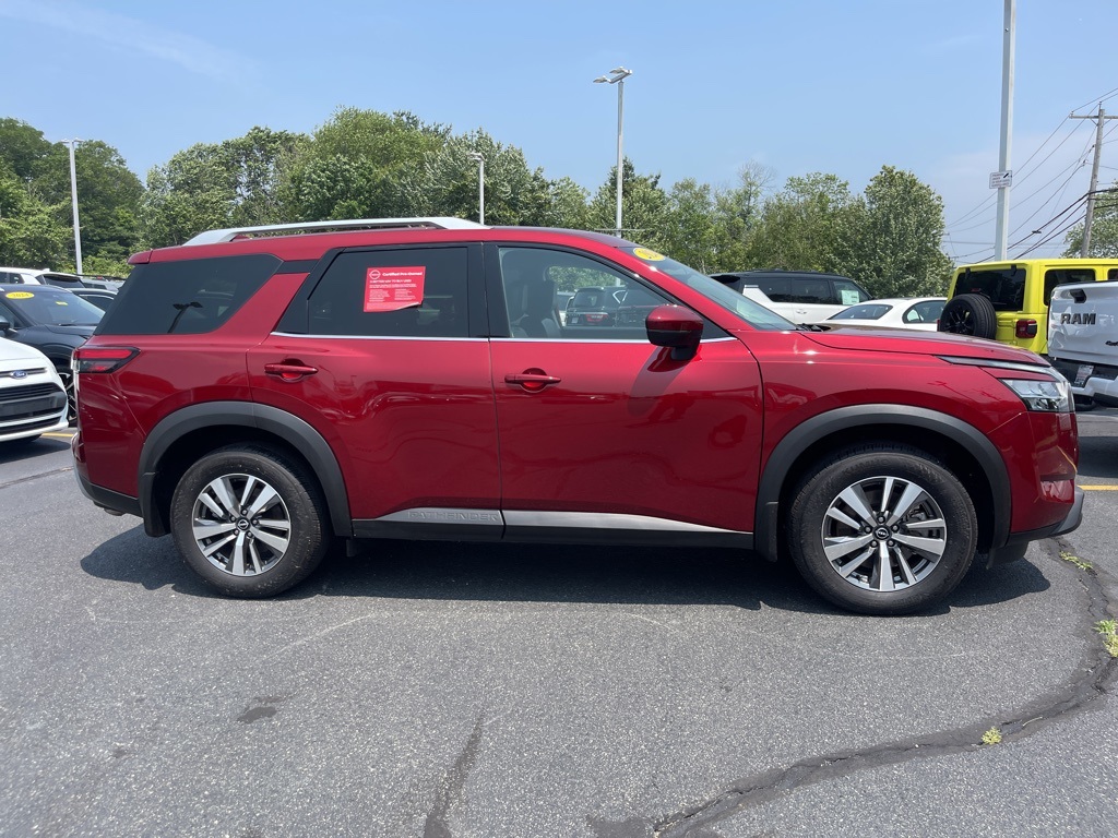 2024 Nissan Pathfinder SL photo 5