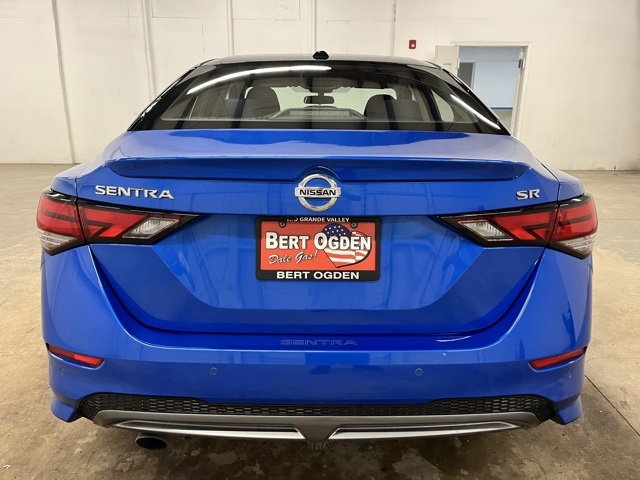 2022 Nissan Sentra SR photo 5
