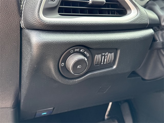 2025 Chrysler Pacifica photo 13