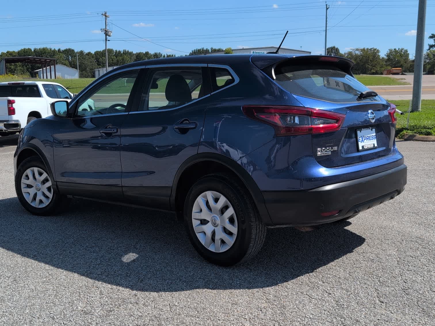 2020 Nissan Rogue Sport S photo 3