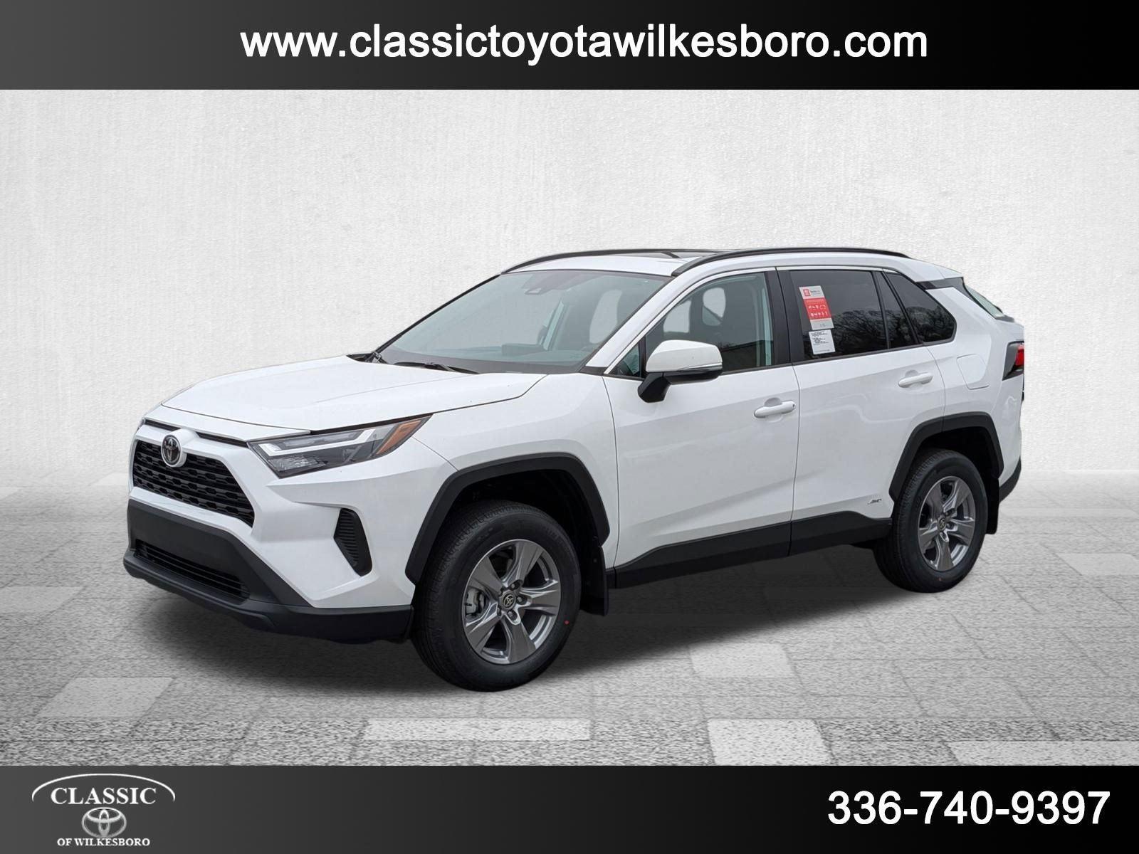 2025 Toyota RAV4 XLE's photo