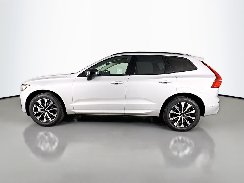 2025 Volvo XC60 Plus photo 4