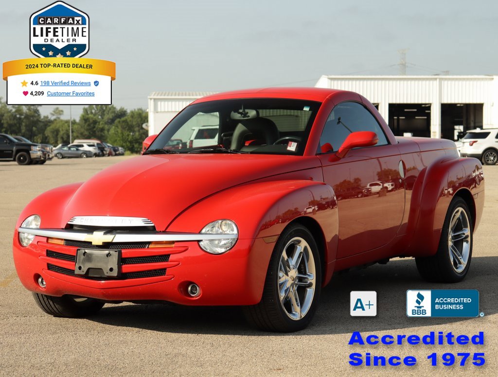 2005 Chevrolet SSR Base photo 2