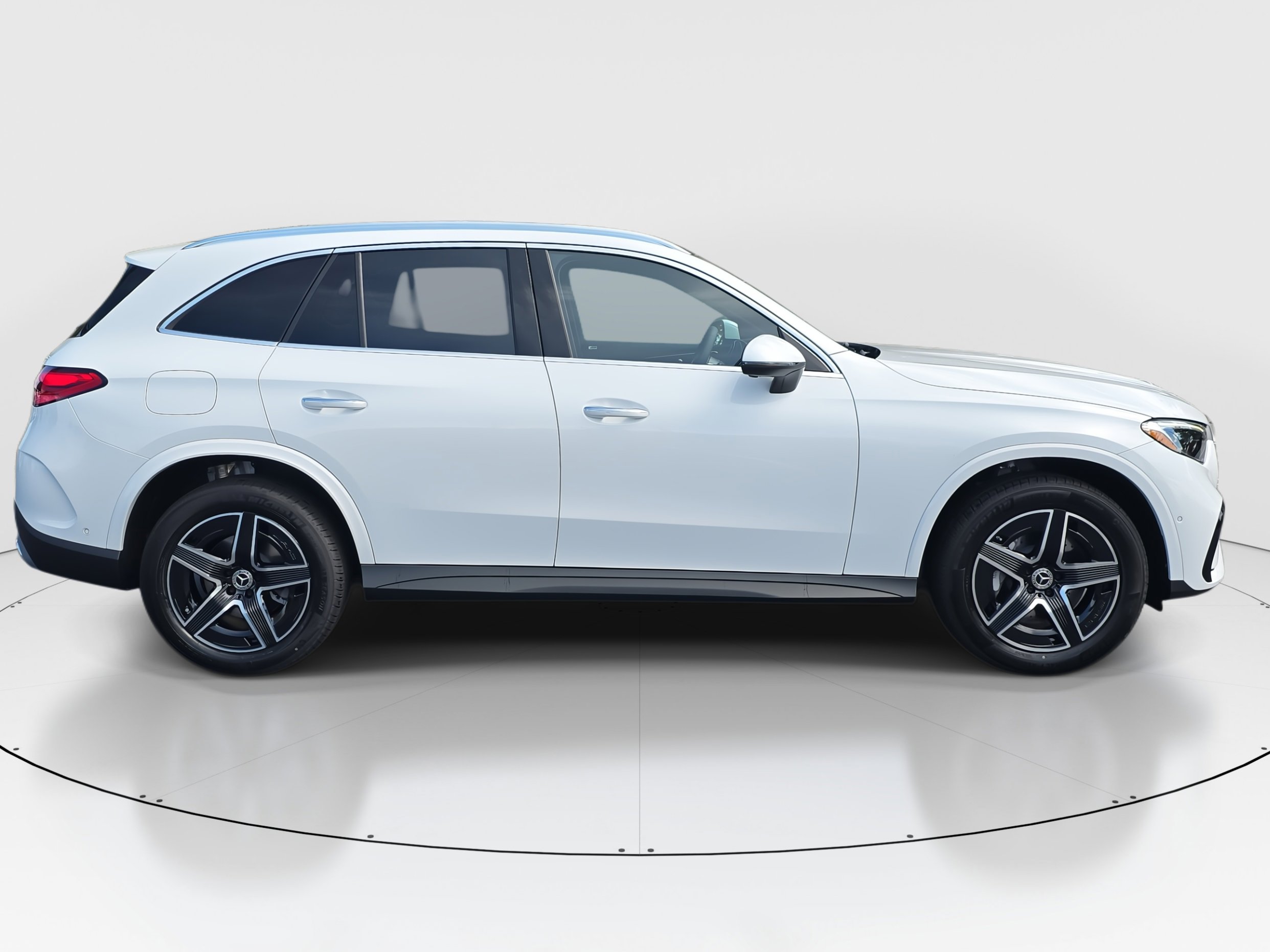 2026 Mercedes Benz GLC 300 4MATIC photo 3