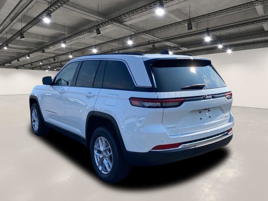 2025 Jeep Grand Cherokee Laredo X photo 2